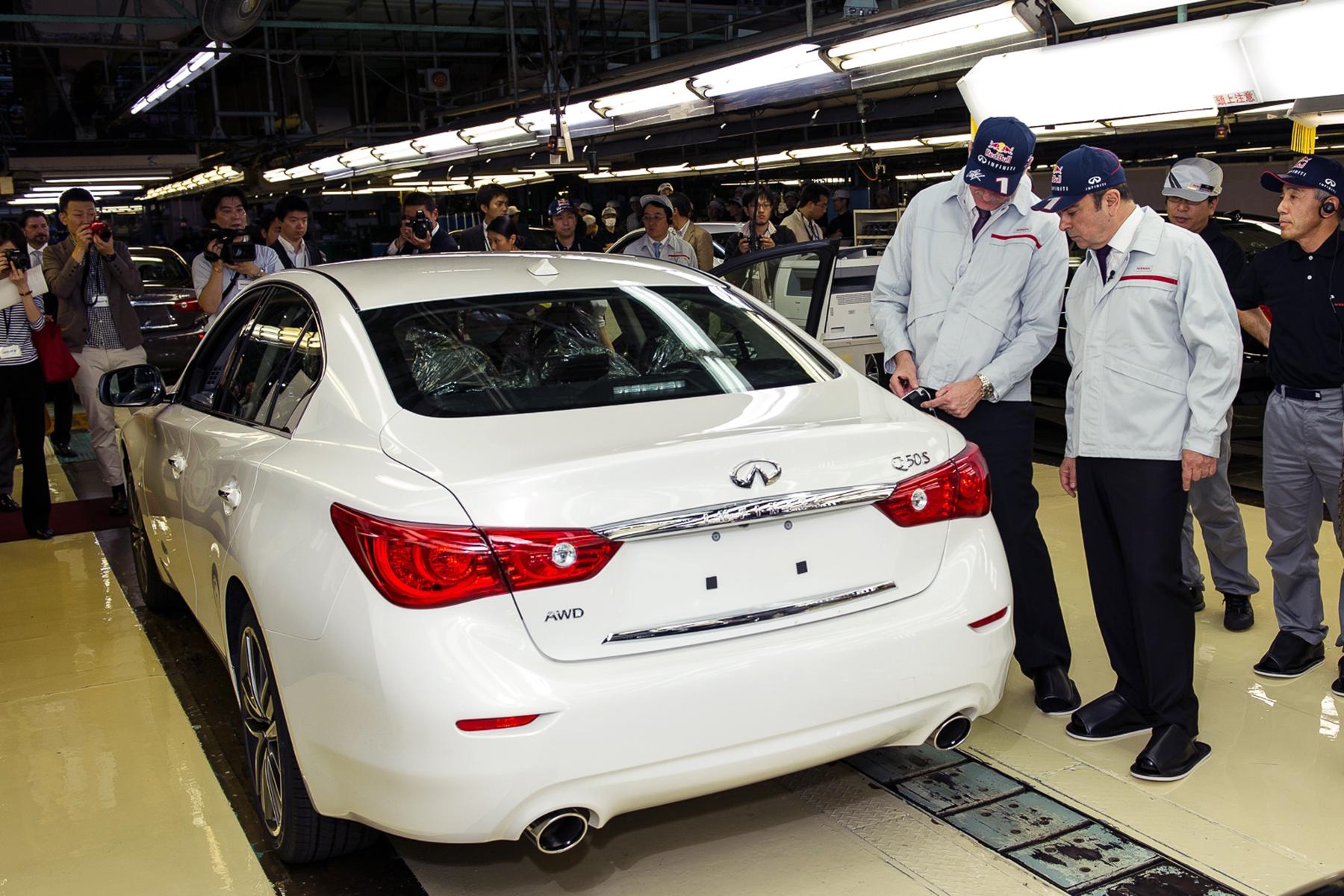 Q50_Johan_de_Nysschen_and_Carlos_Ghosn_with_all_new_Q50_hires