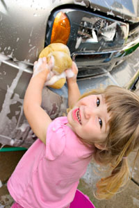 kid-washing-car