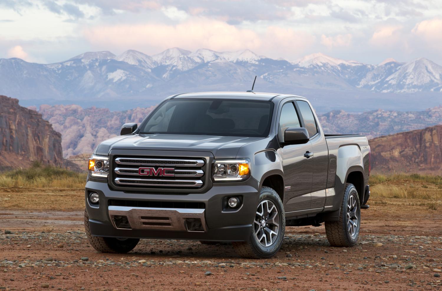 2015-GMC-Canyon-AT-SLT-Front-Three-Quarter-001