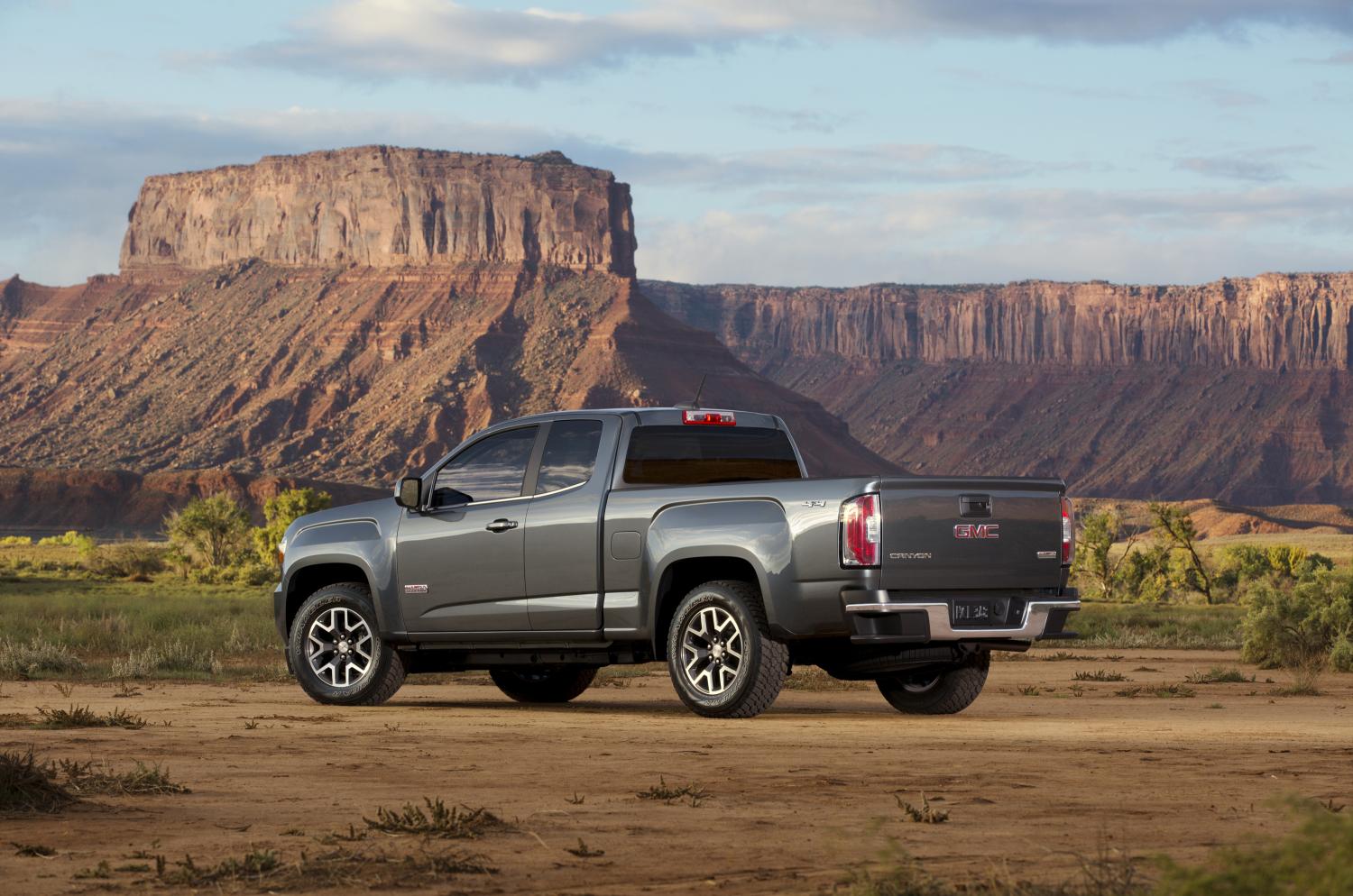 2015-GMC-Canyon-AT-Three-Quarter-Rear-View-003