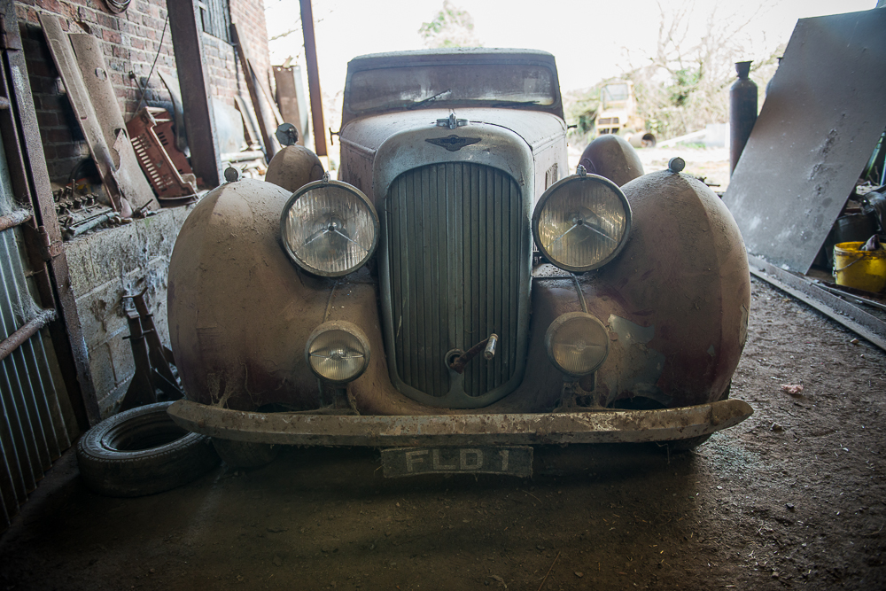 Lagonda V12 2 door 'Hooper' saloon 2