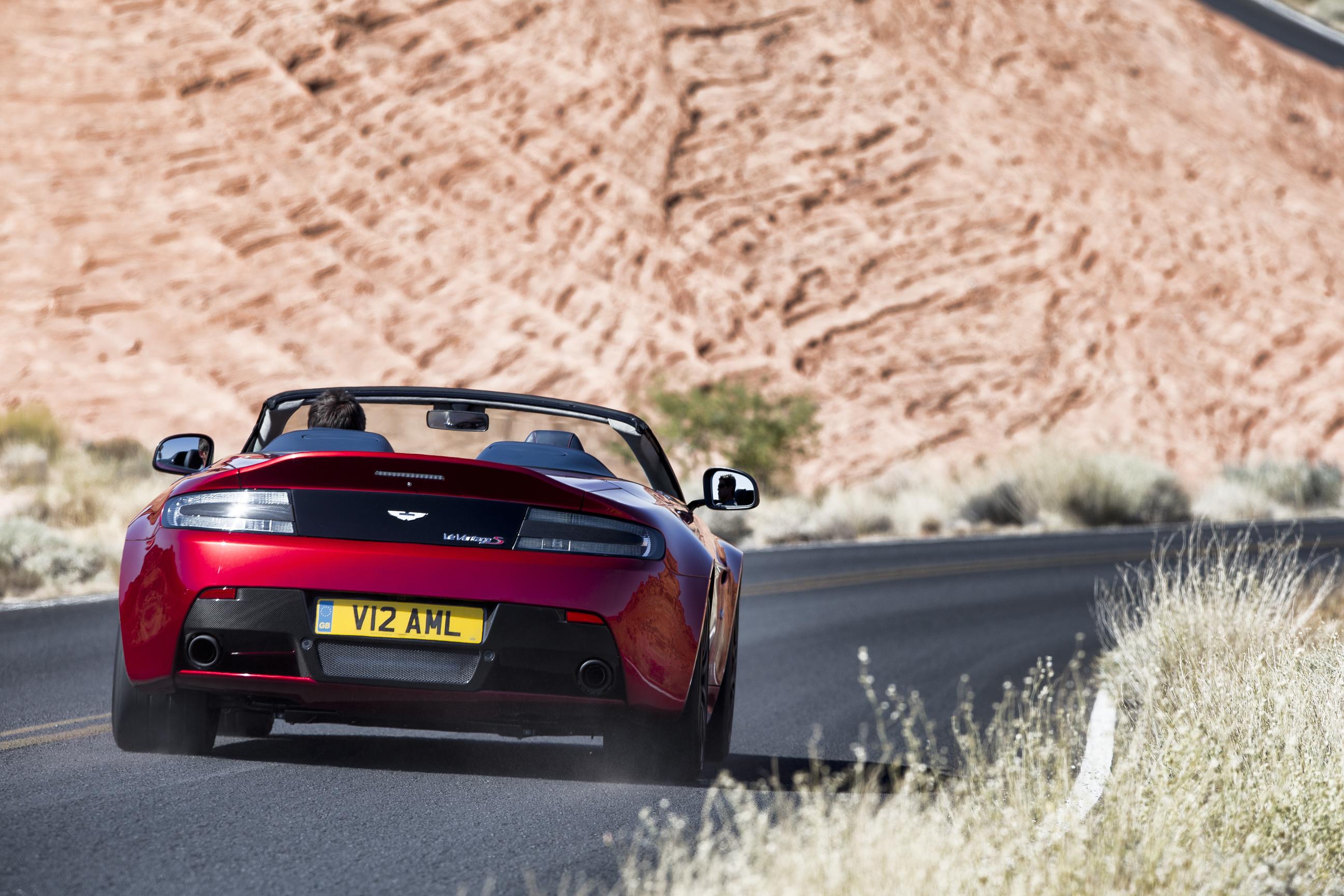 V12 Vantage S Roadster_08