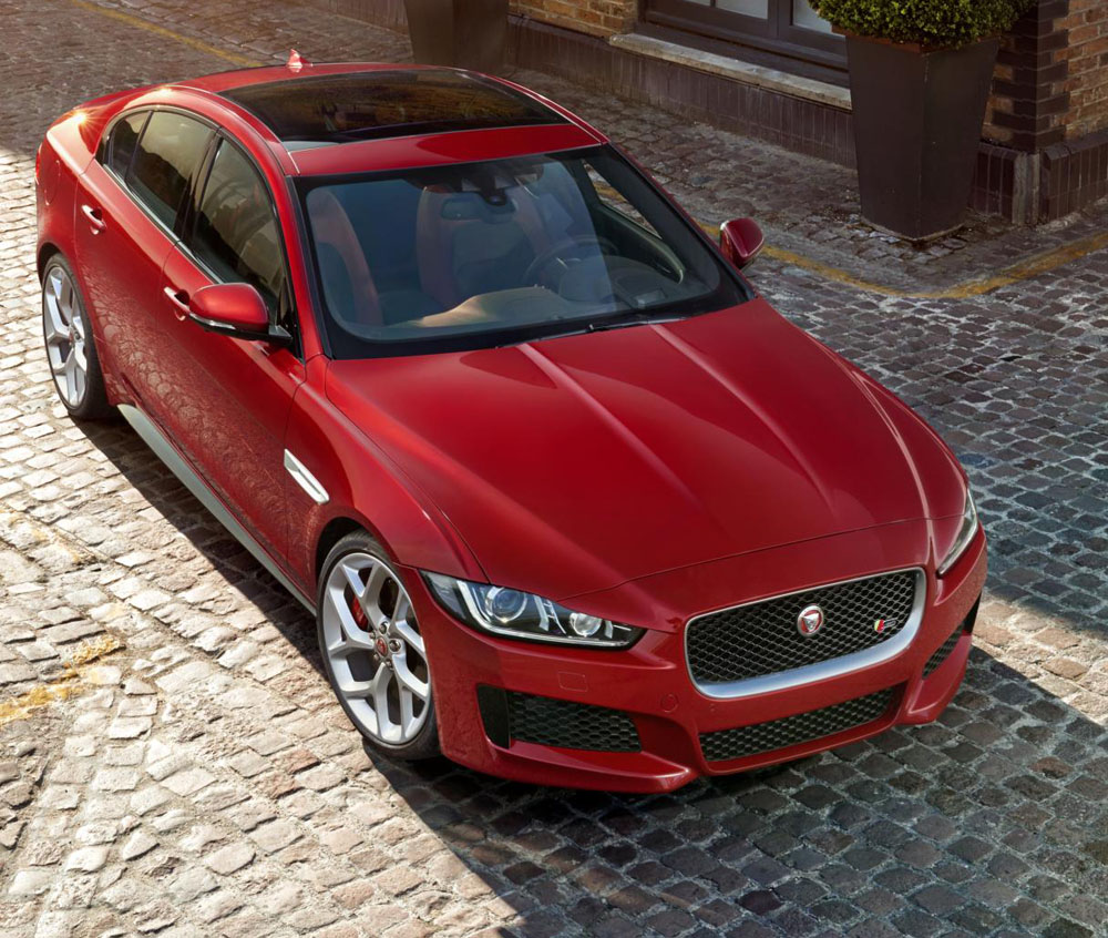 JAGUAR_XE_S_LONDON_01