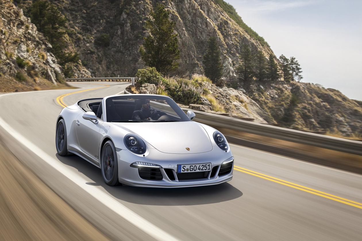 Embargo_00_01_8_October_2014_Porsche_911_Carrera_4_GTS_front_three_quarter_action