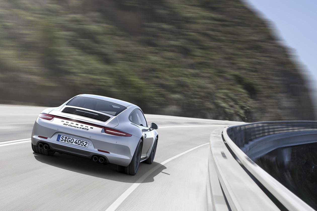 Embargo_00_01_8_October_2014_Porsche_911_Carrera_4_GTS_rear_three_quarter_action