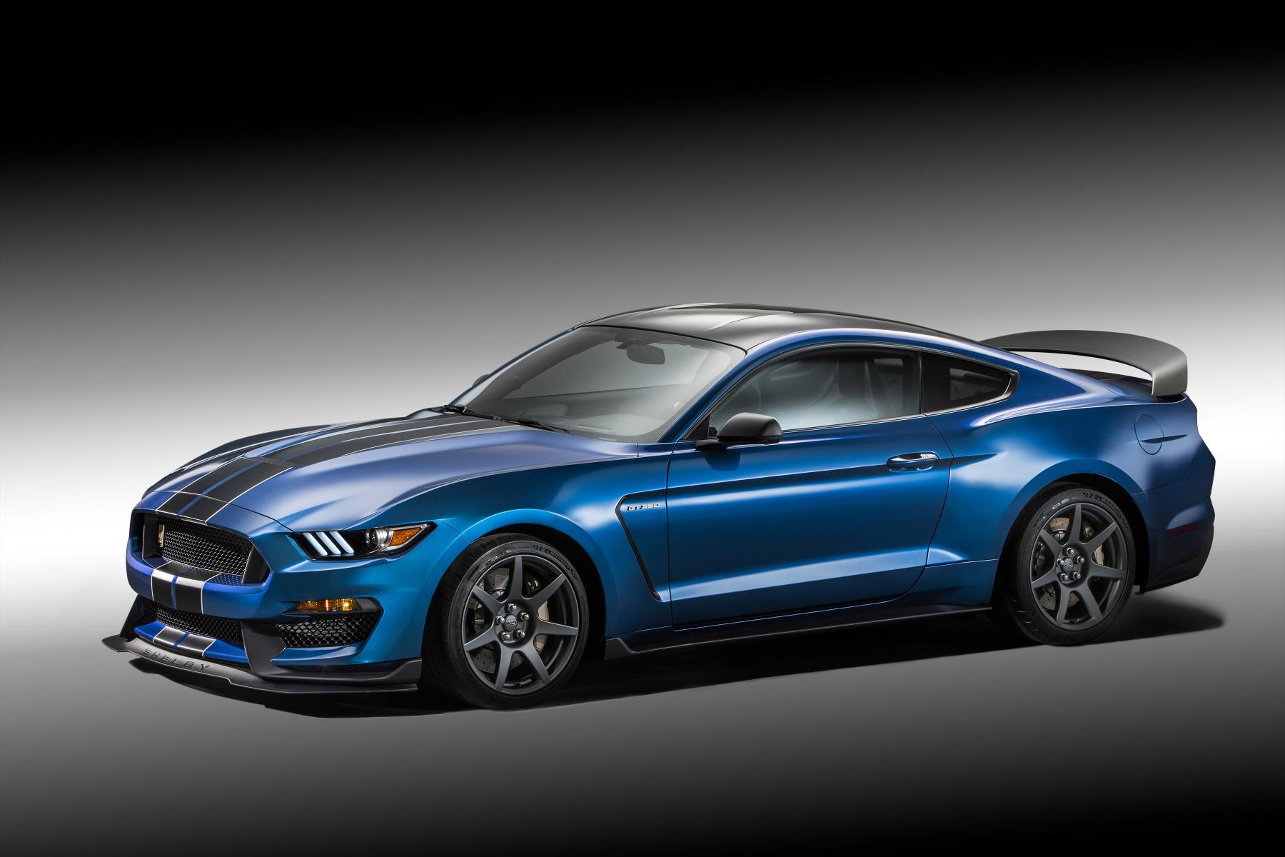 ShelbyGT350R_02_HR(1)