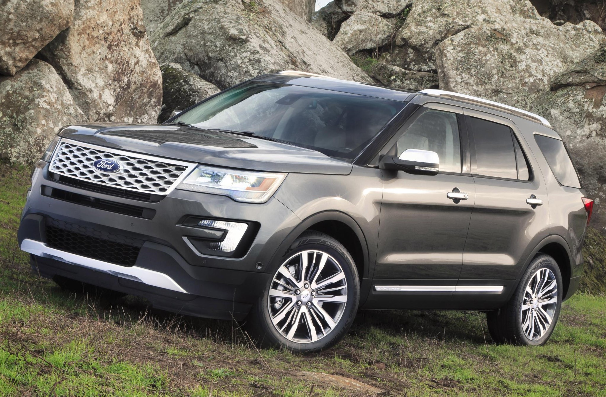 16FordExplorer-EcoBoost_HR(1)