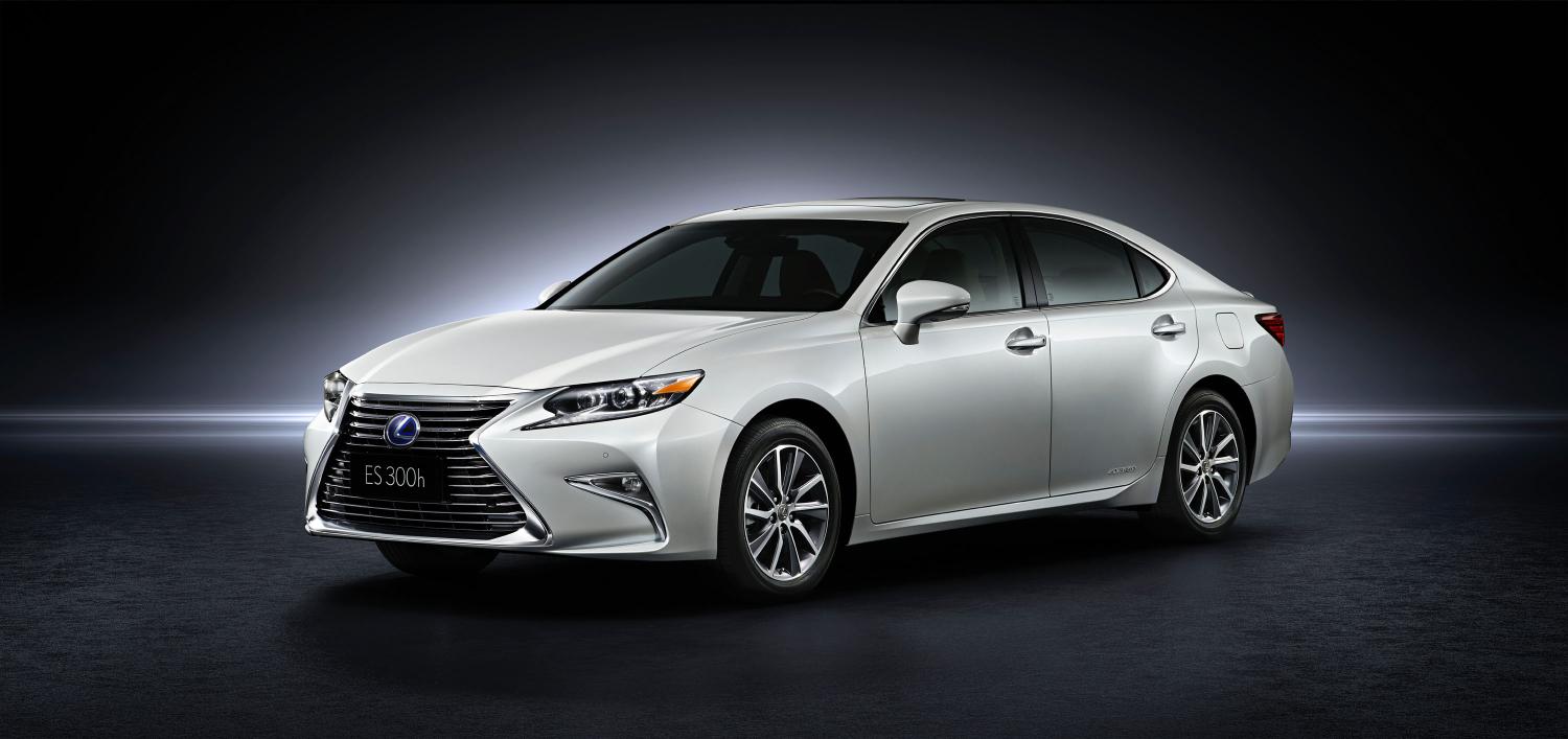 2015_ShanghaiMotorShow_2016_Lexus_ES_300h_001