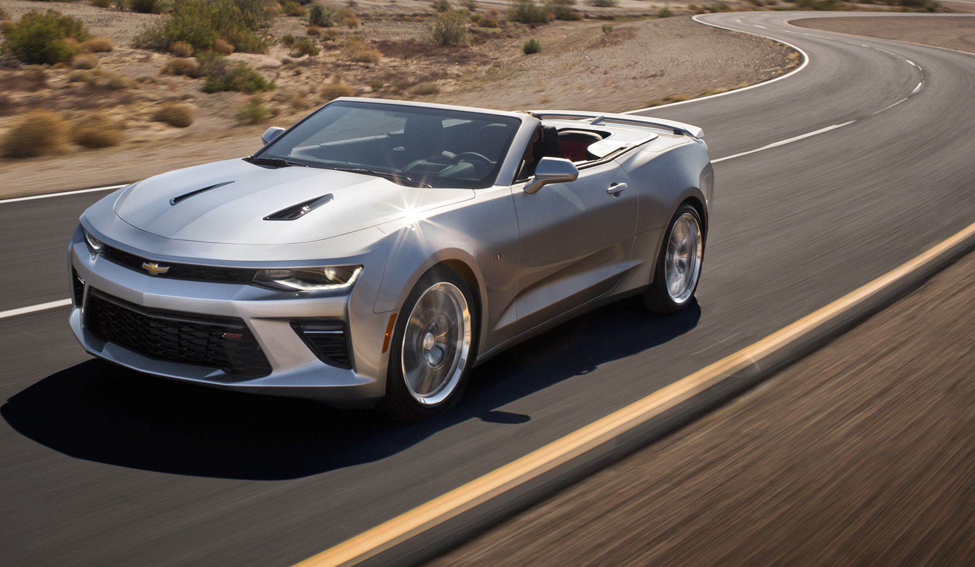 The 2016 Chevrolet Camaro convertible benefits from a stiffer, lighter structure that helps reduce total vehicle weight by at least 200 pounds compared to the model it replaces. In addition, it introduces the most sophisticated convertible top in the segment, with fully automatic operation, hard tonneau cover, and the ability of opening or closing at speeds up to 30 mph.