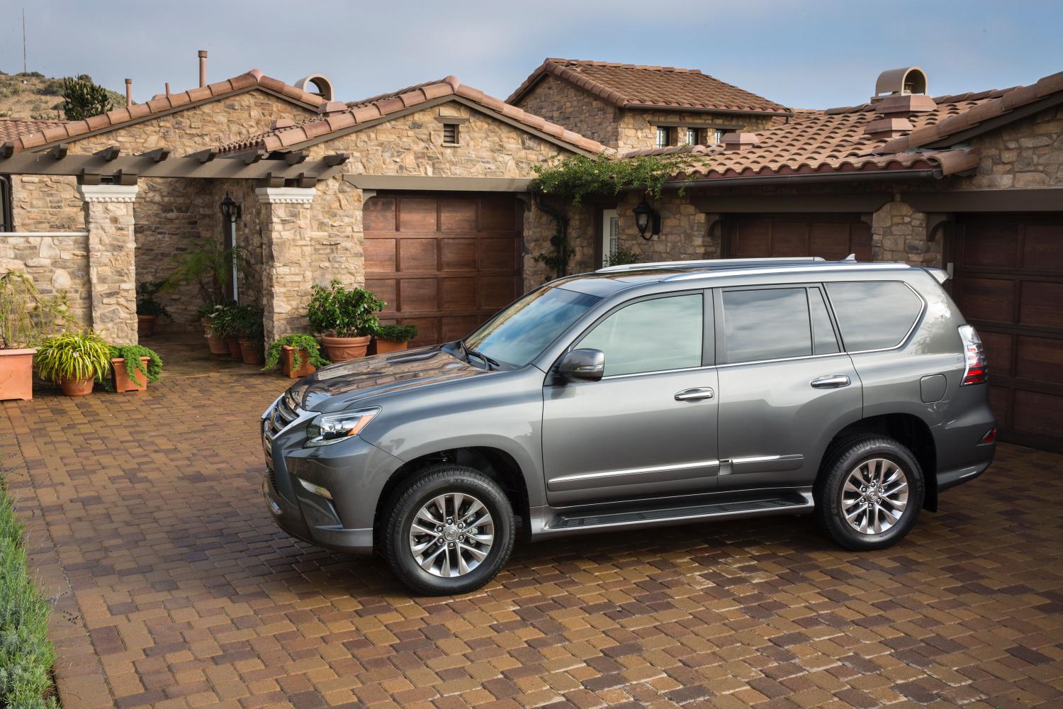 2014_Lexus_GX_460_025