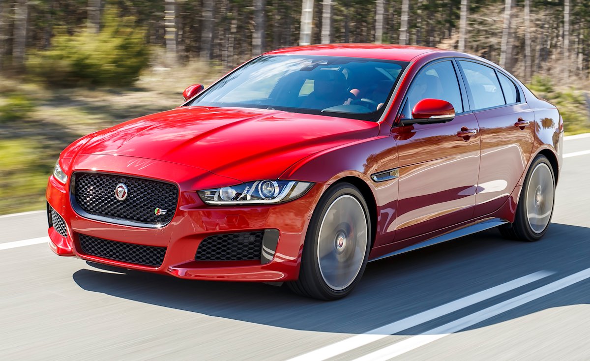 jaguar_xe_irr_v6s_066