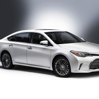 2015CAS_2016_Toyota_Avalon_001