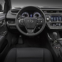 2015CAS_2016_Toyota_Avalon_003