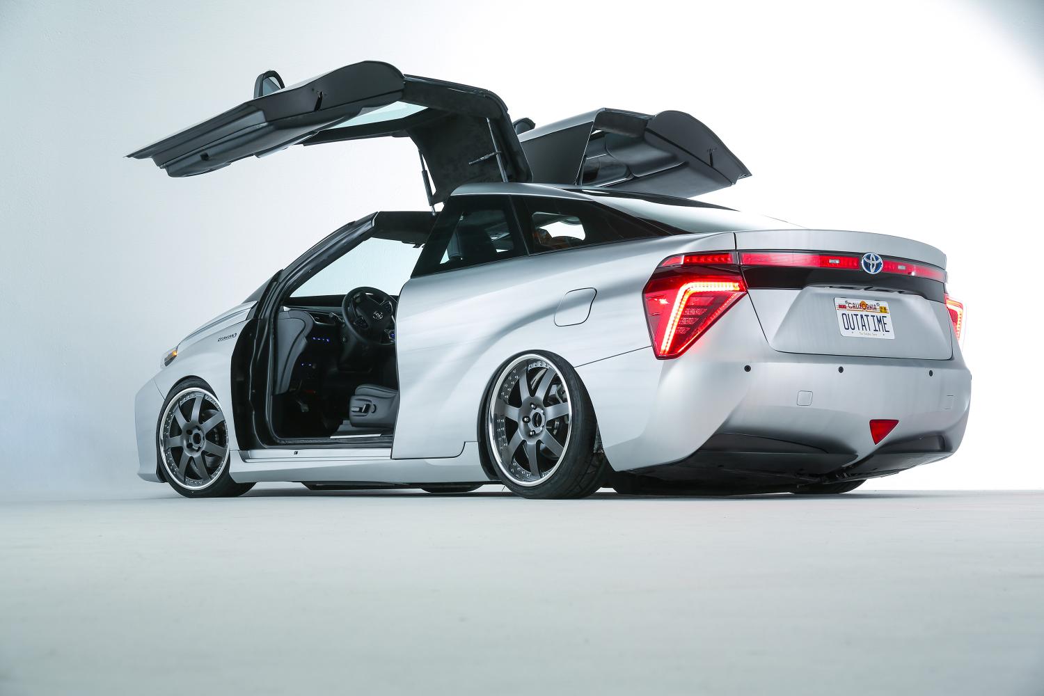 2015_SEMA_Toyota_BTTF_Mirai_005_F85BAC6CD36A026BD0290A7420118FC32EE2BAD4