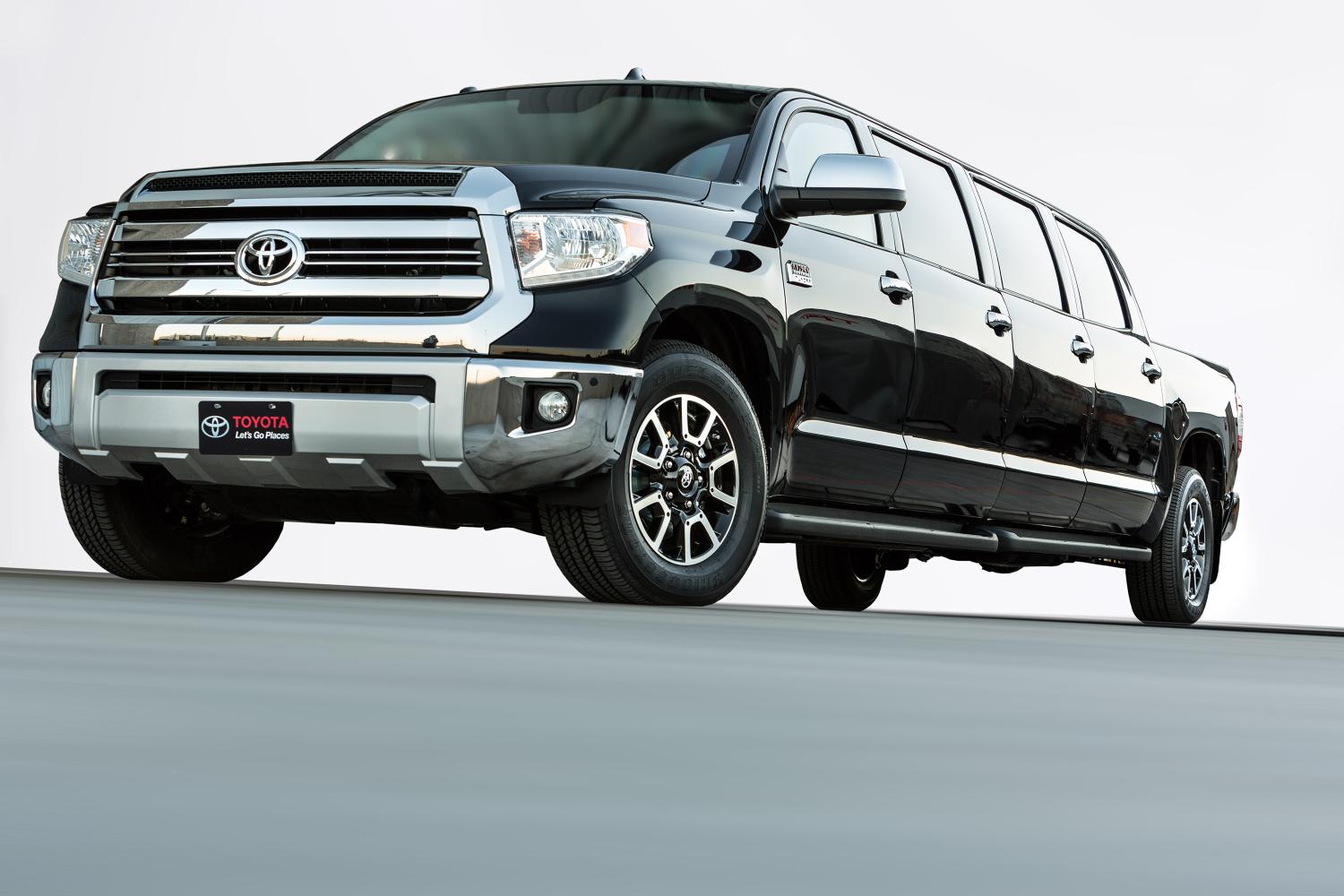 2015_SEMA_Toyota_Tundrasine_008_512EBBB65D1B40C677392937EC8CEB9D44389E45