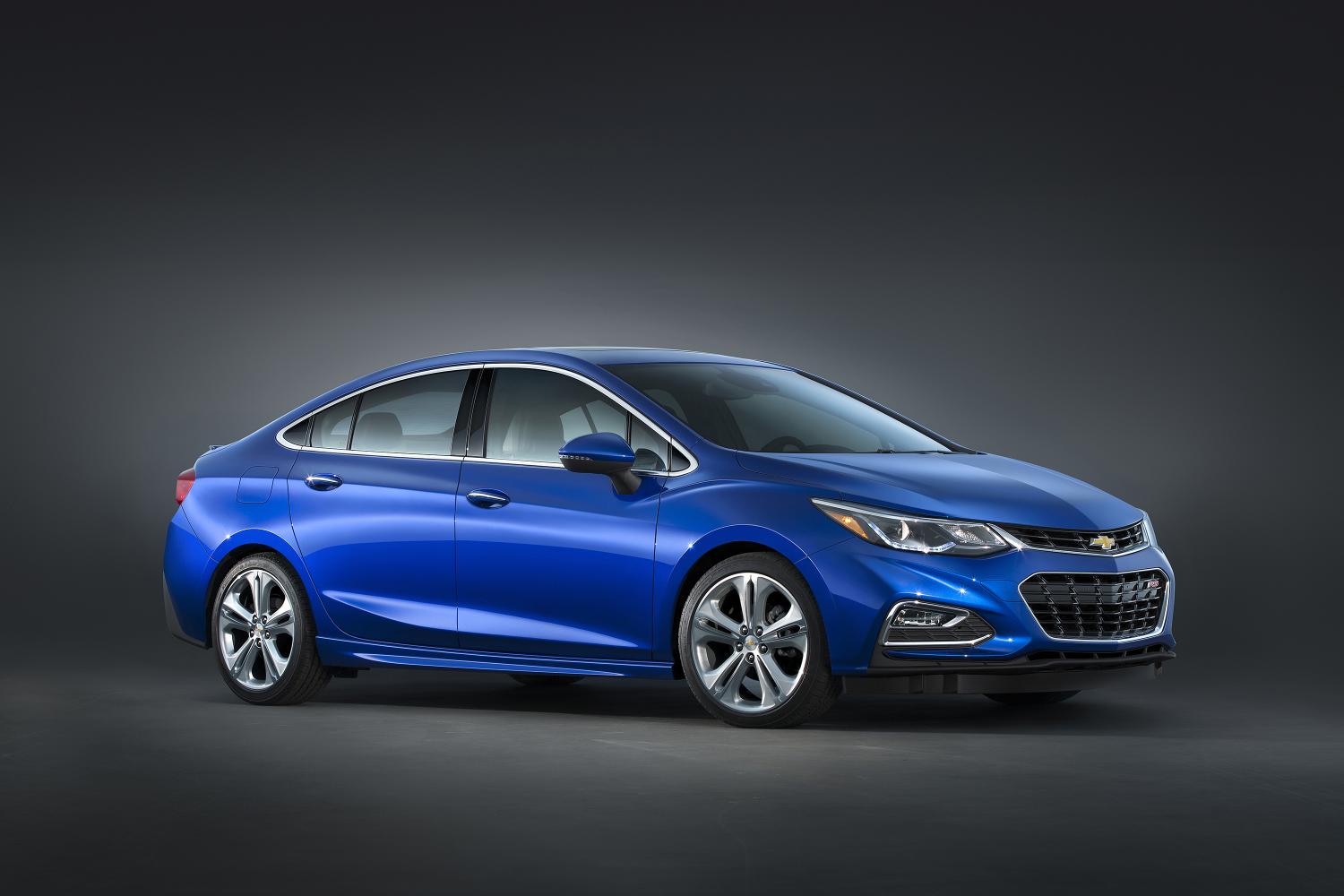 2016-Chevrolet-Cruze-Exterior-011