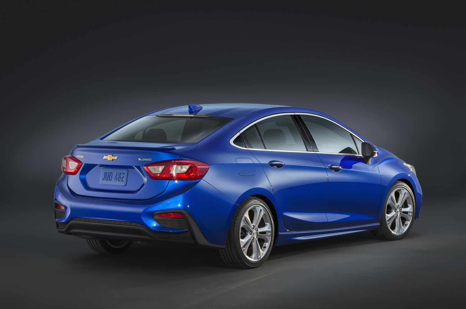 2016-Chevrolet-Cruze-Exterior-013