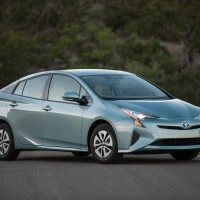 2016_Toyota_Prius_Three_01_A72E211B31B9E43227C176E2CD7147A11A4A82A3