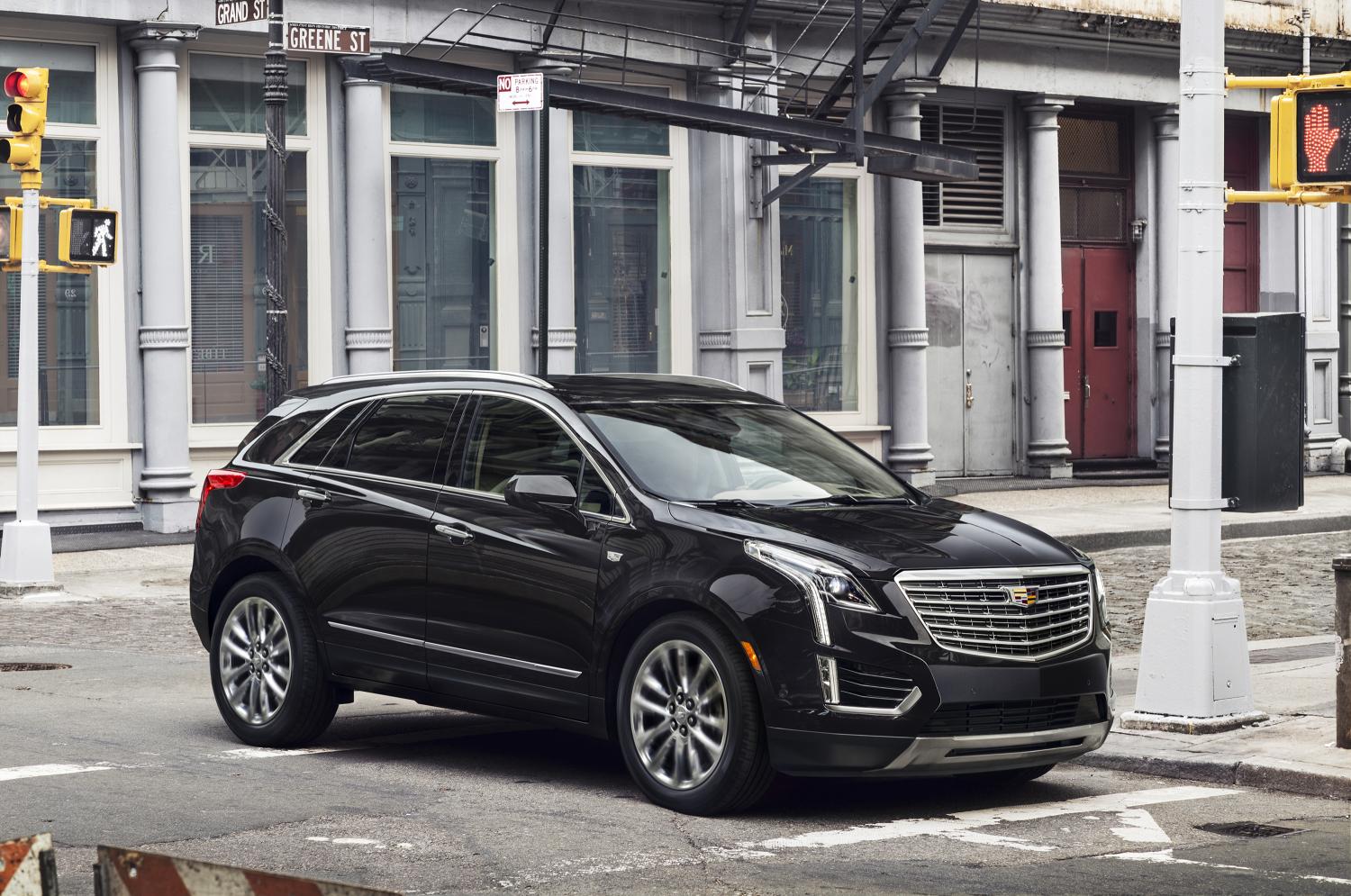 2017-Cadillac-XT5-004