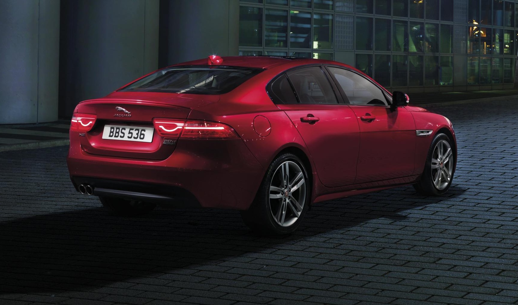 JAGUAR_XE_AWD_Location_02