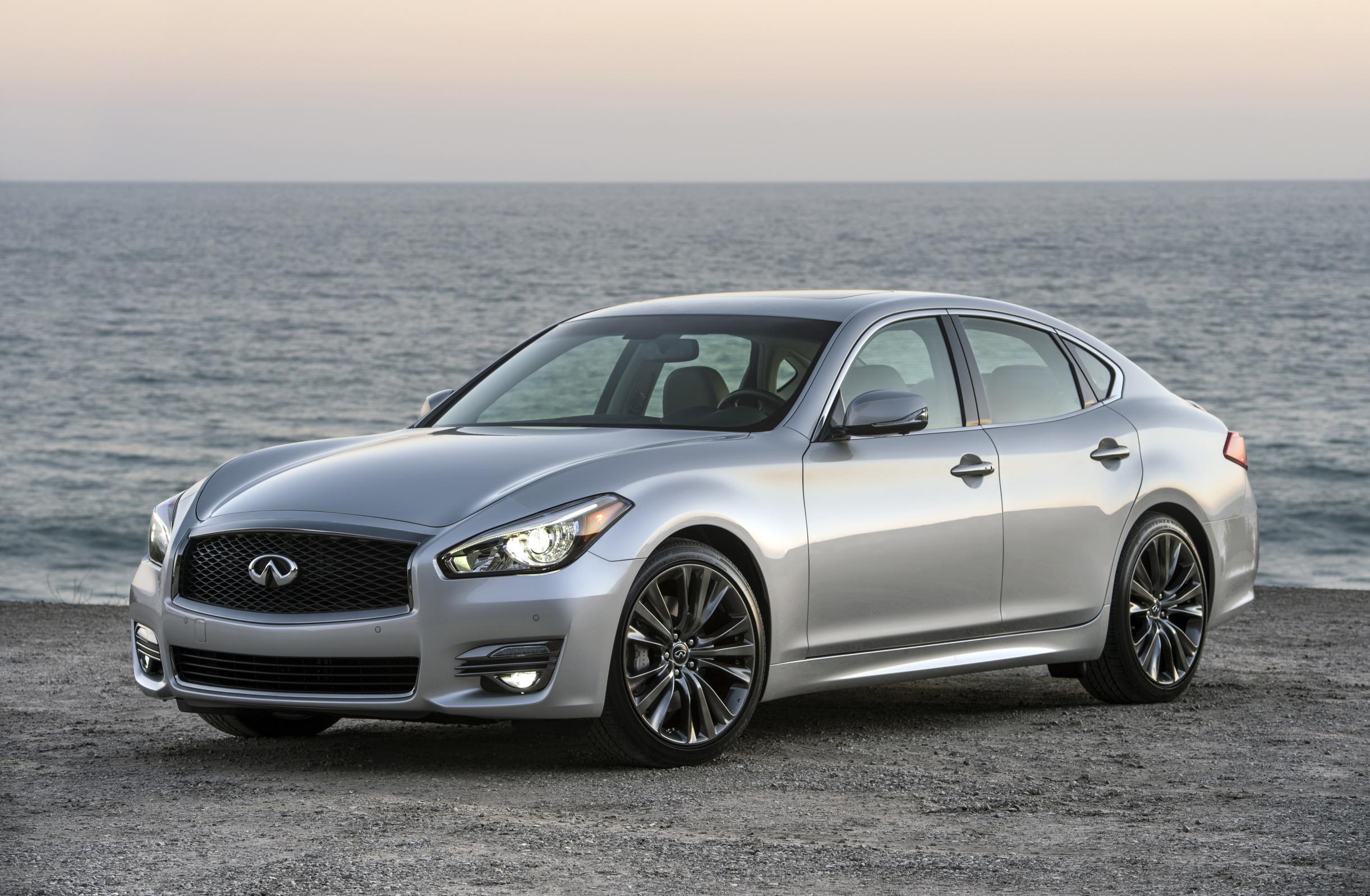 2016_Infiniti_Q70_Premium_Select_Edition_01(1)