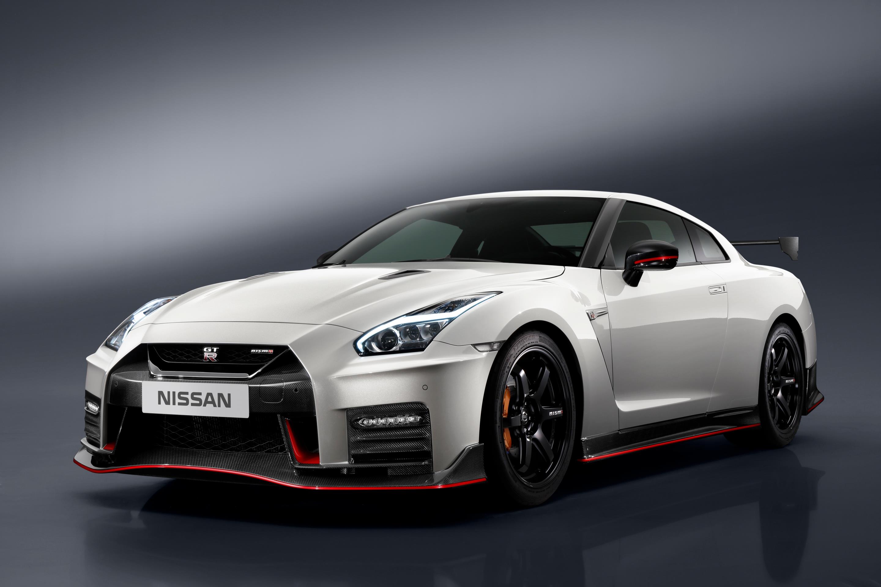 2017_nissan_nismo_gtr_01