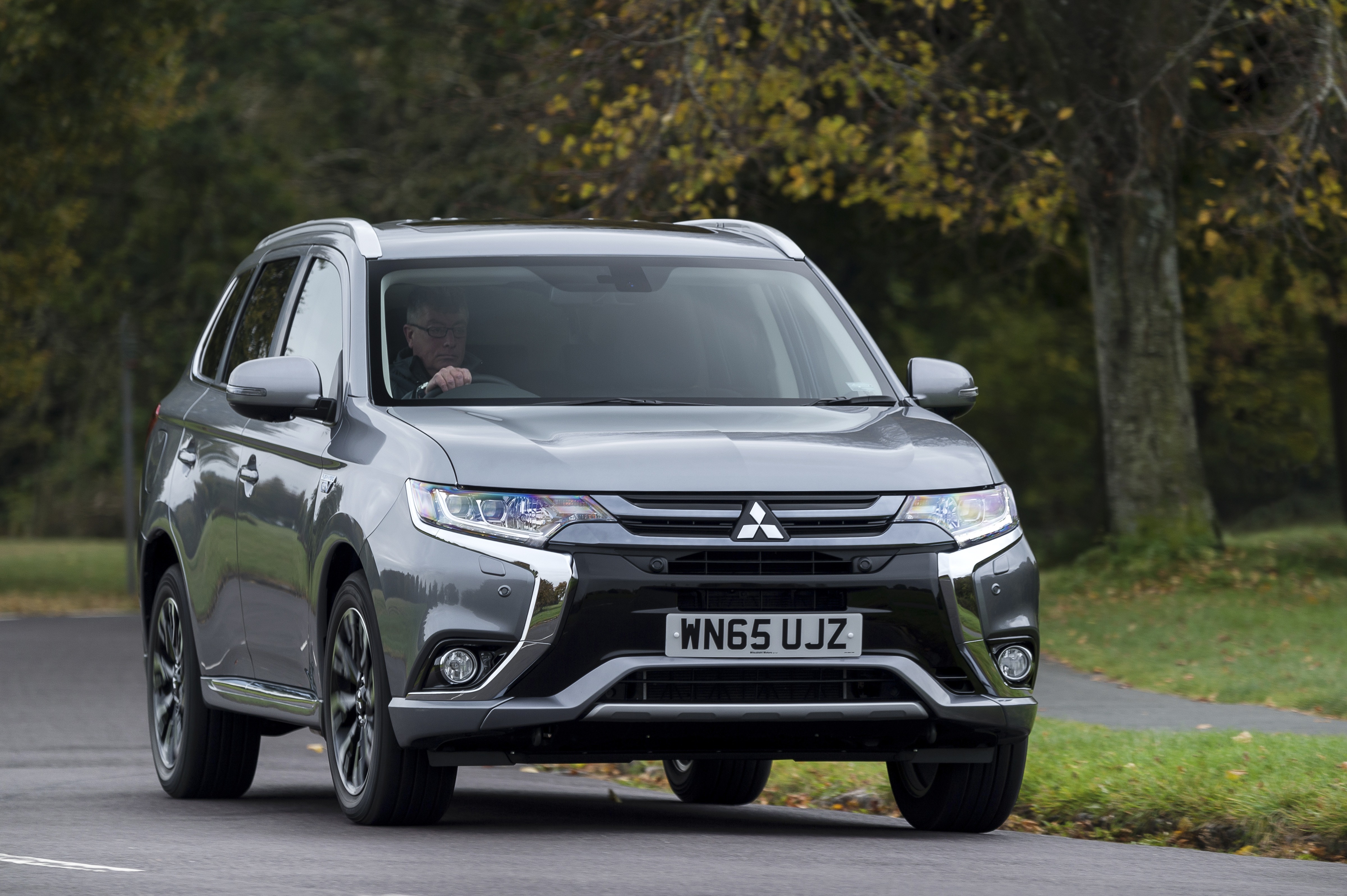 Mitsubishi-Outlander-PHEV