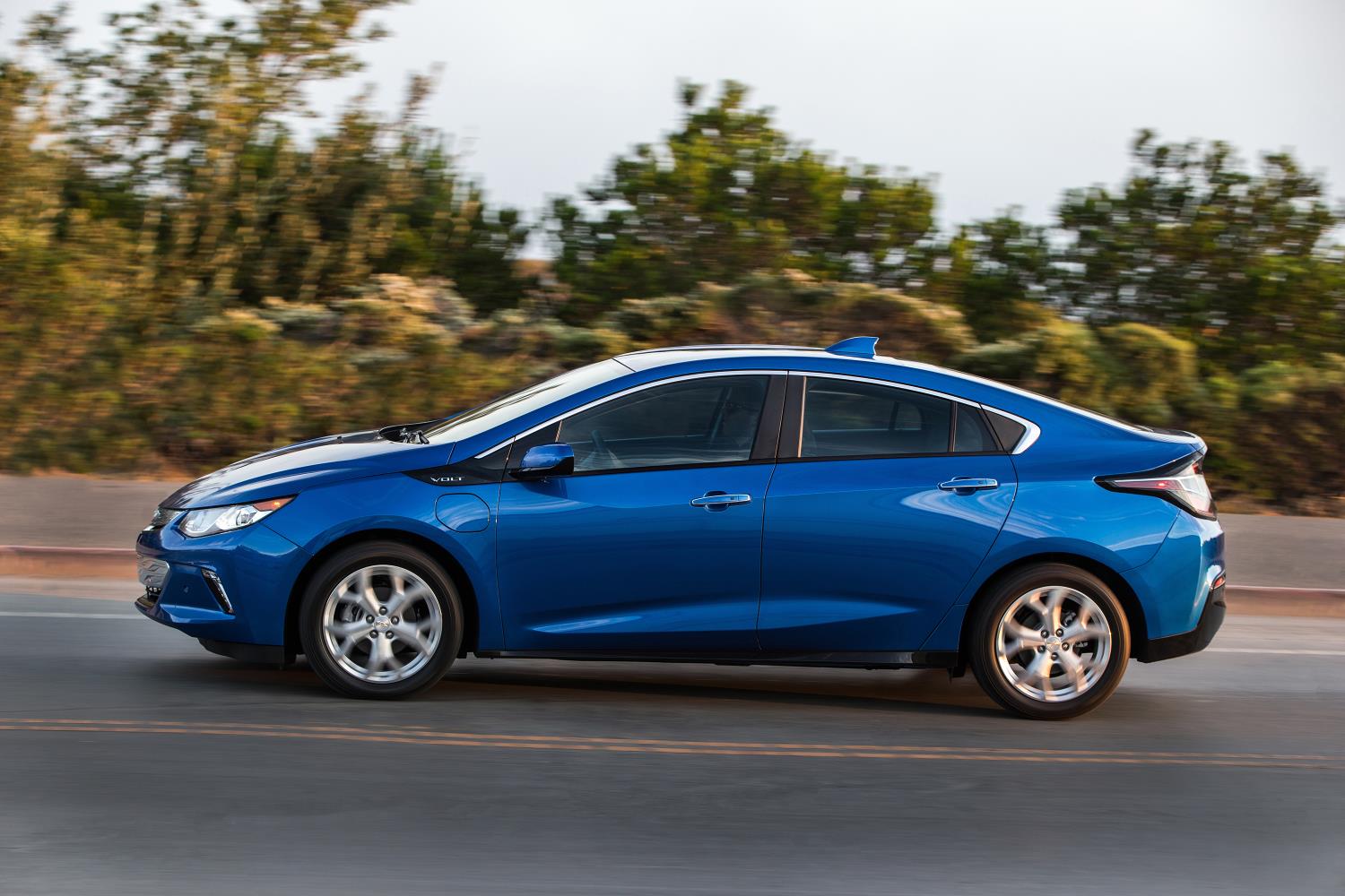 2016-Chevrolet-Volt-045