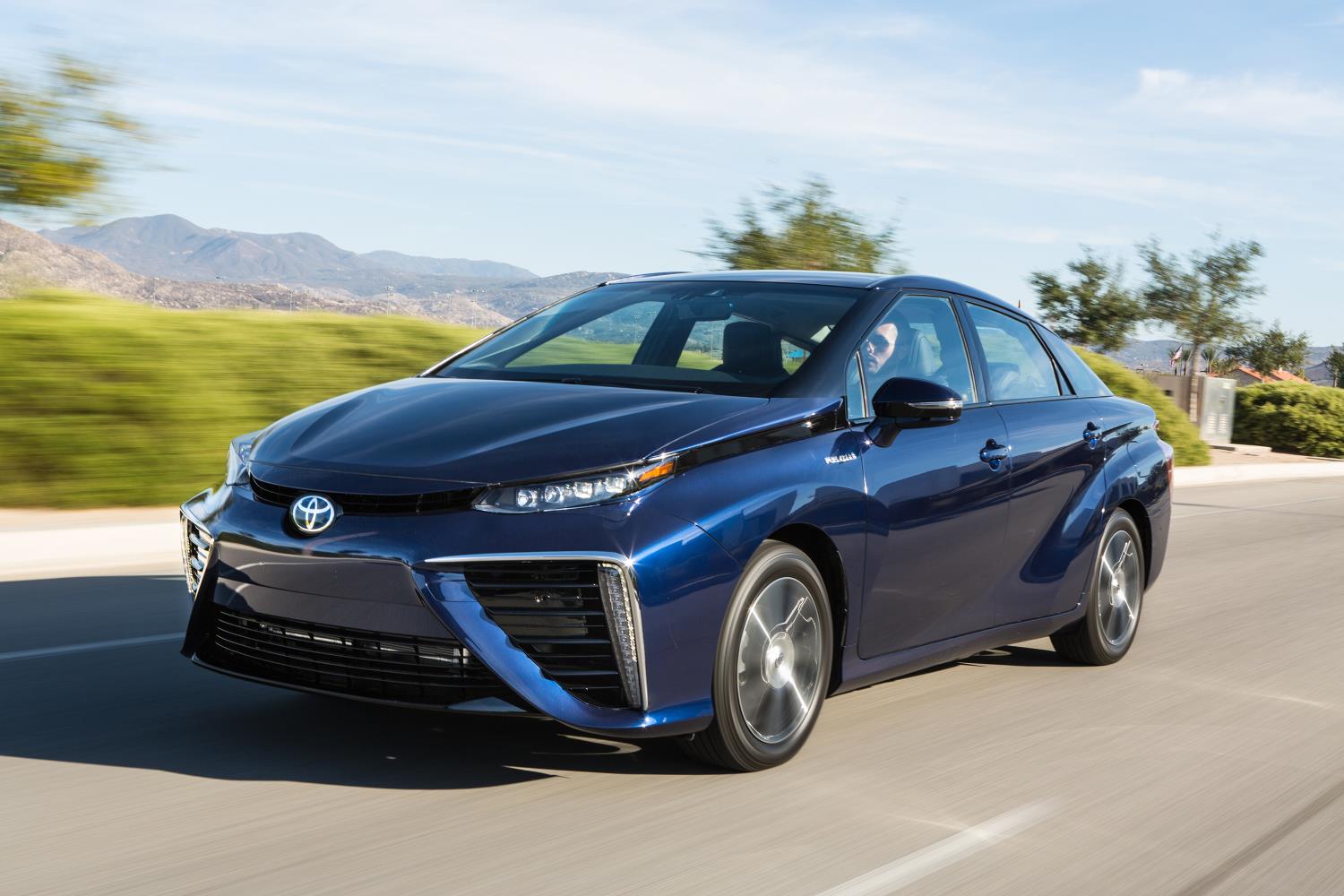 2016_toyota_fuel_cell_vehicle_022