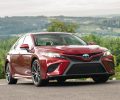 2018_Toyota_Camry_SE_Hybrid_04_DE2157F7770CFDDF5525FE255A3FEDAC0D19815B